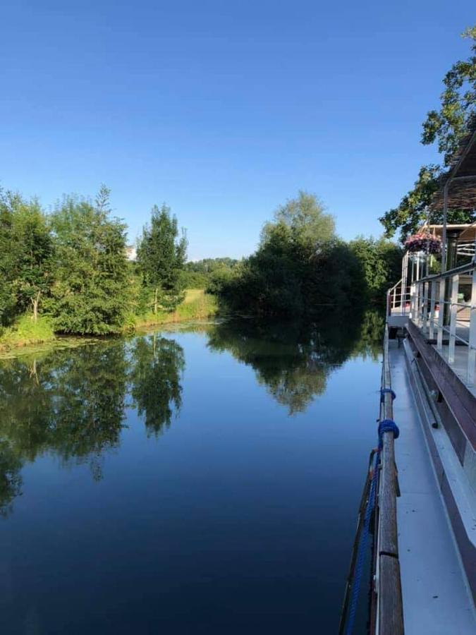 péniche chambre d'hôtes Dole Esterno foto