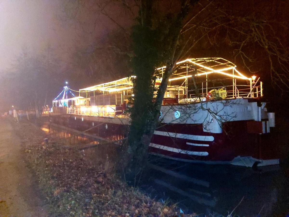 péniche chambre d'hôtes Dole Esterno foto