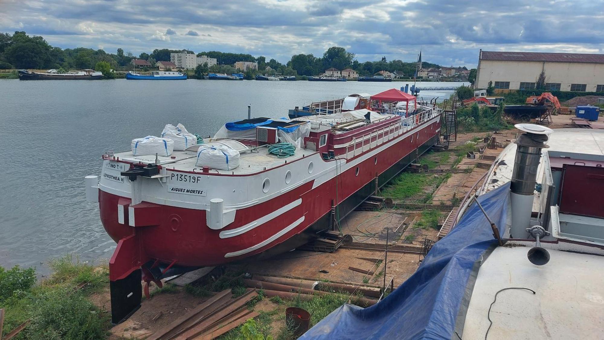 péniche chambre d'hôtes Dole Esterno foto