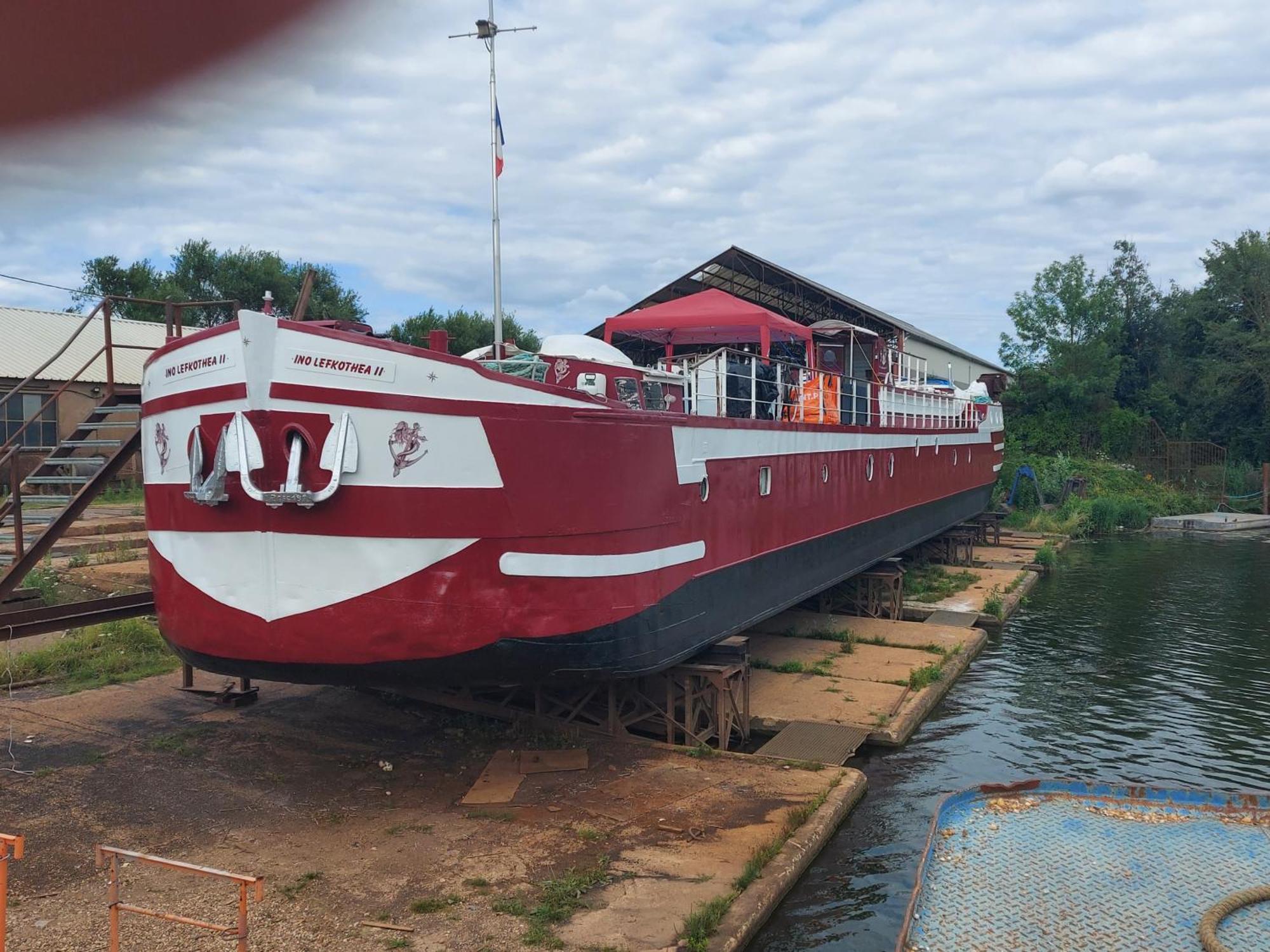 péniche chambre d'hôtes Dole Esterno foto