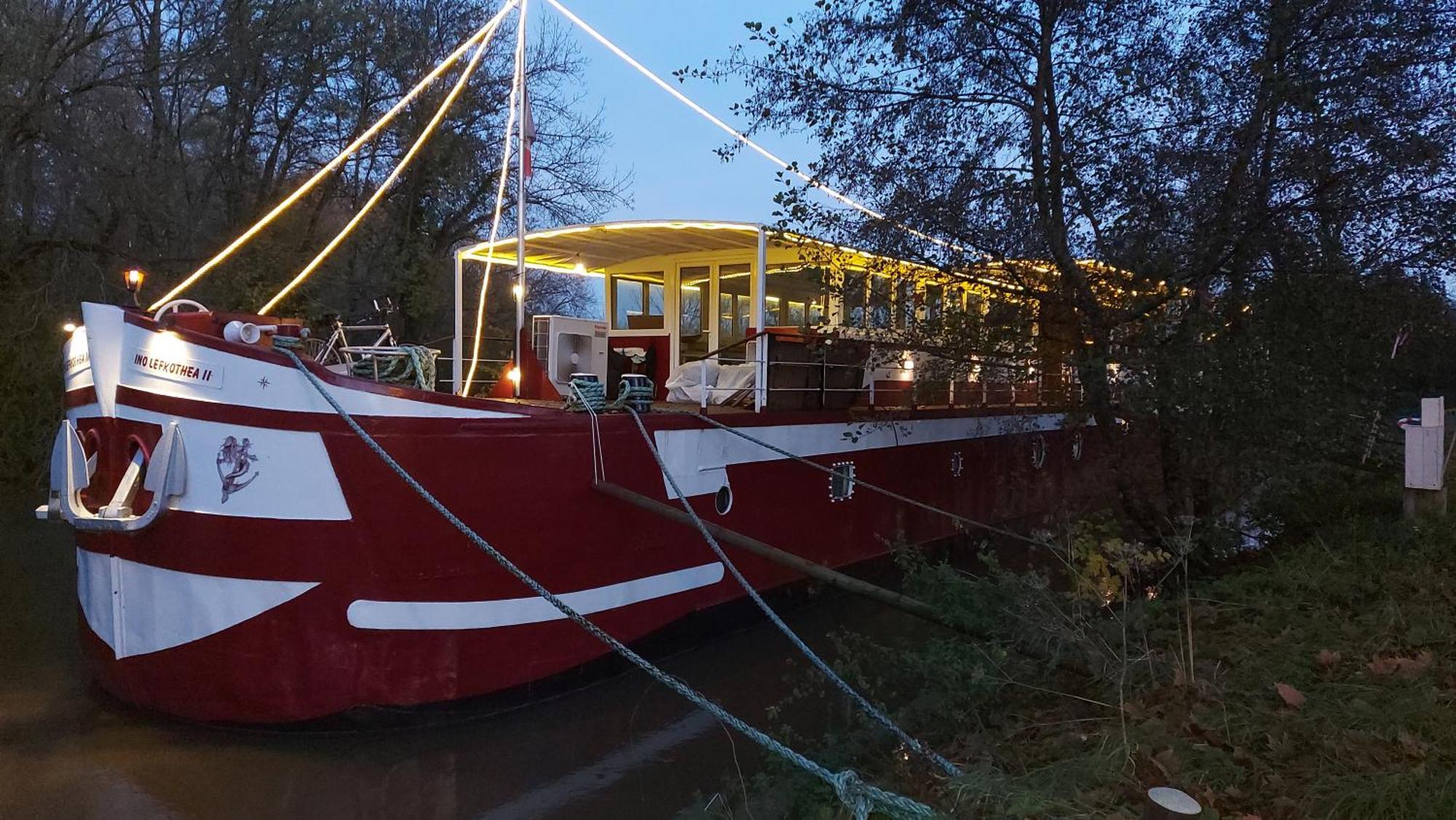 péniche chambre d'hôtes Dole Esterno foto
